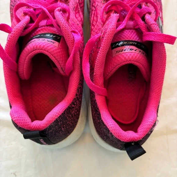 Sketchers lite weight air cool sneakers pink memory foam SZ 7. Worn few times - Picture 7 of 12